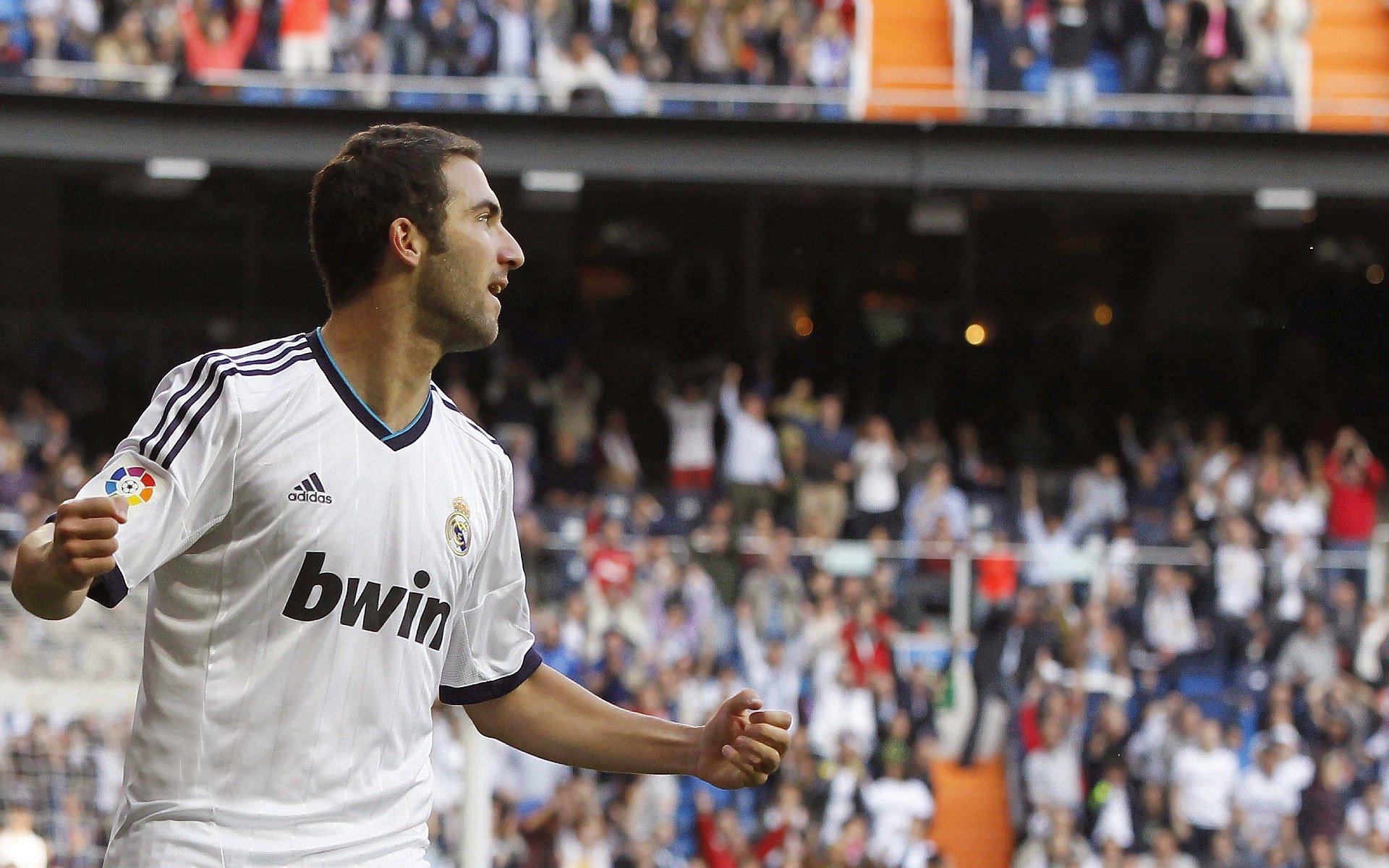 山东队球星再度砍下高分，引爆球迷热情，山东球员报告